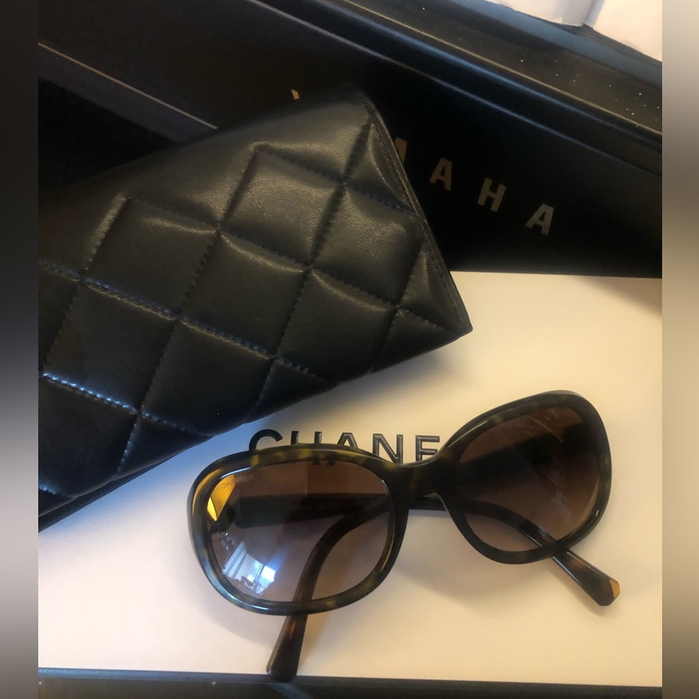 EUC Chanel Sunglasses 5286 c.714/S5 Tortoise Square Frames with Brown Lenses